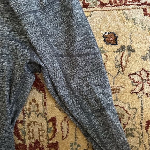 Aerie Gray Pocket Leggings - Picture 4 of 6